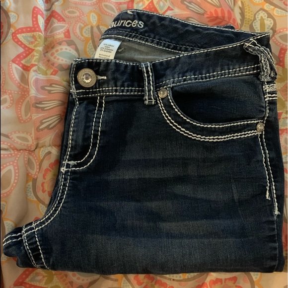 Maurices Jeans - Picture 2 of 8